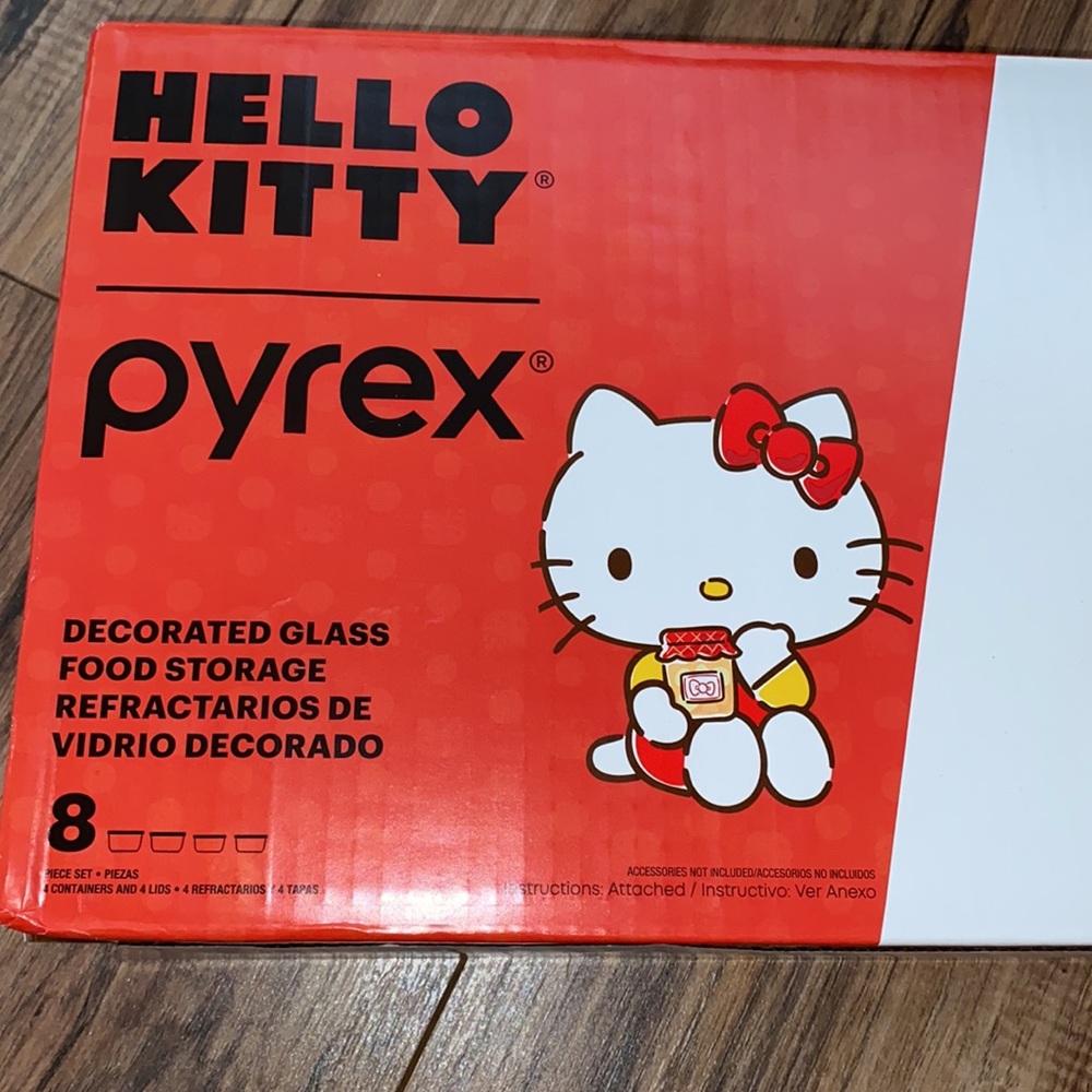 BNIB! Pyrex Hello Kitty Storage Glass Container - Picture 3 of 3